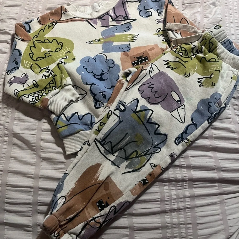 H&M Cream and Purple Graphic Sweatshirt